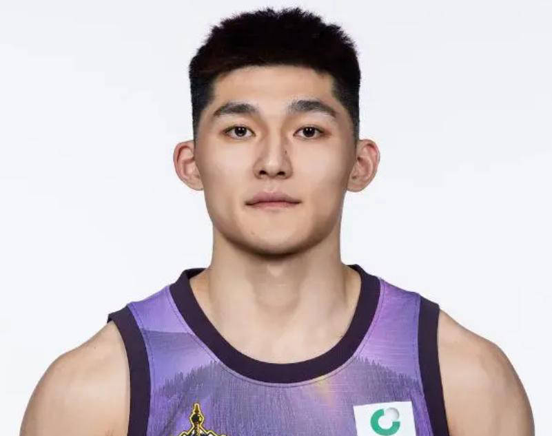 包含加时末段社区盾焦点战；广厦男篮止住颓势；质疑声仍在；团队化学反应显著的词条