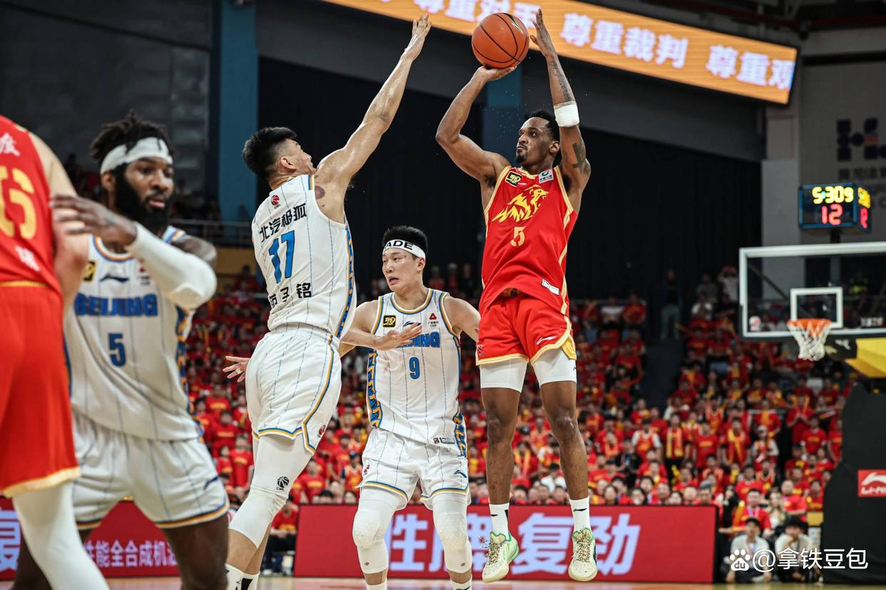 九游娱乐转折点北京首钢篮板制胜；NBA总决赛今晚攻防权衡；管理层满意；年轻球员得到机会的简单介绍