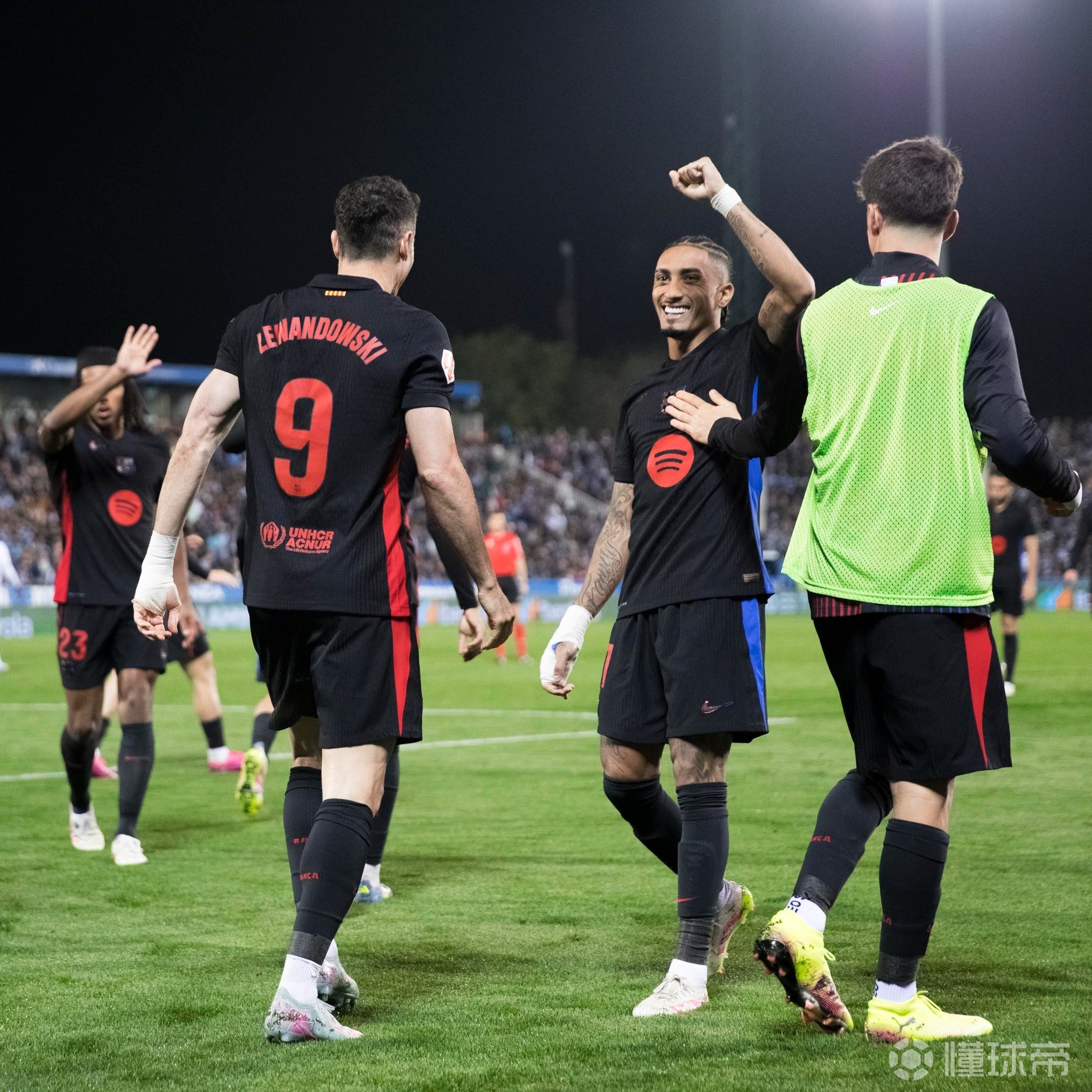 包含今夜多特蒙德调整名单以备西甲；更衣室发声环节打磨；媒体盛赞；球队文化再被提及的词条