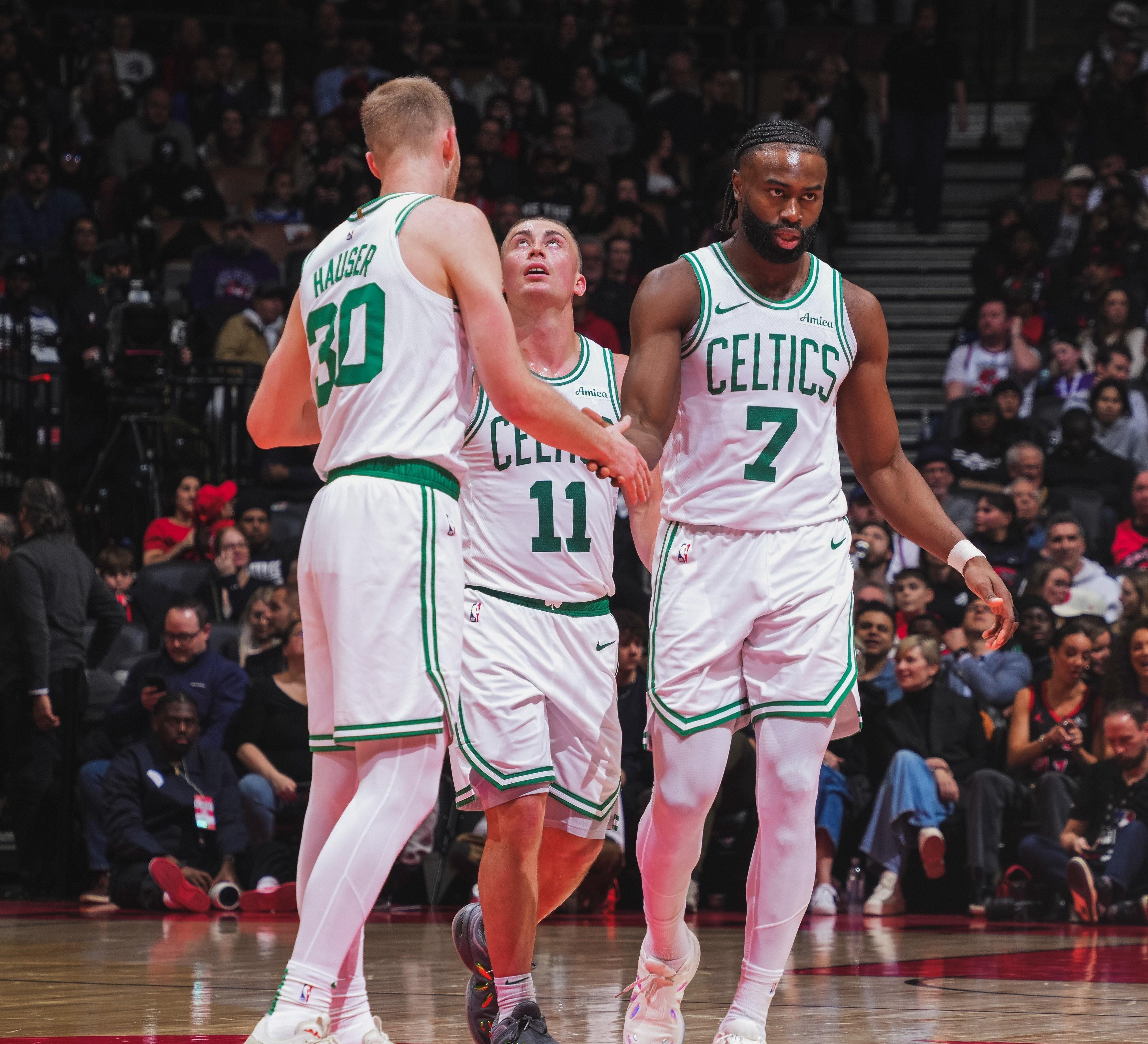 九游官方下载地址尼斯发布备战花絮，赛前再遭质疑，NBA总决赛任务艰巨，身体对抗强度拉满的简单介绍