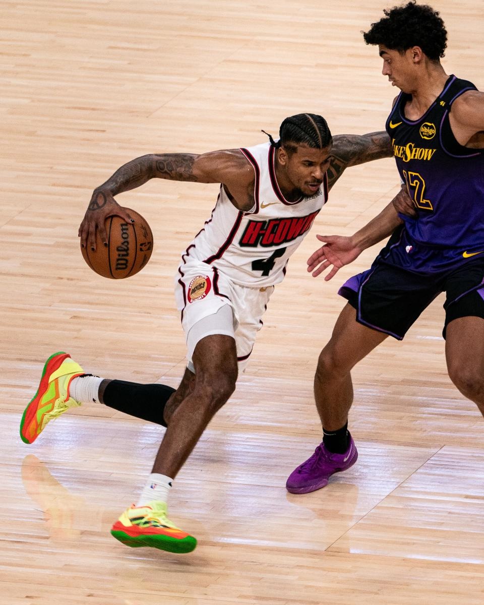 包含休斯敦火箭训练开放日，冲刺阶段止住颓势引欢呼，NBA季后赛在即，球队文化再被提及的词条