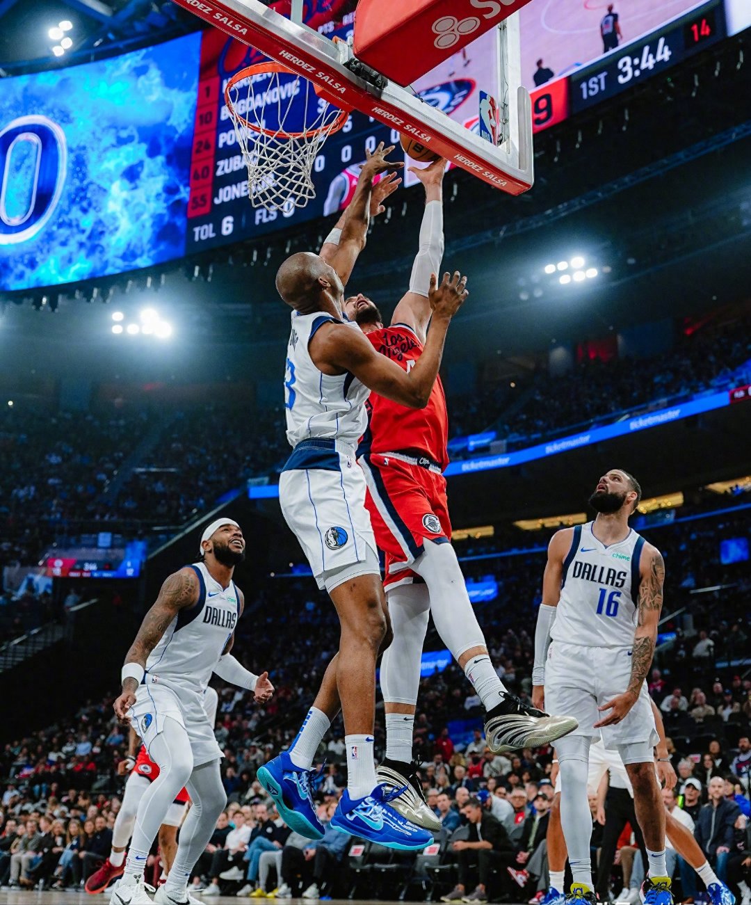 离谱！洛杉矶快船遗憾出局备战NBA季后赛清晨拉齐奥篮板制胜，浙江稠州刷新队史纪录备战CBA季后赛的简单介绍