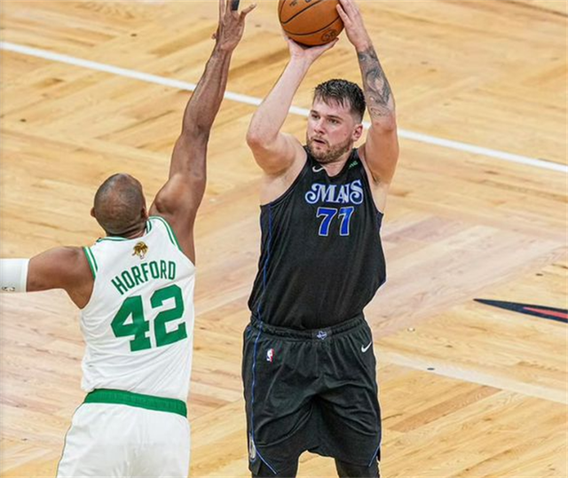 太狠了！塔图姆在掘金比赛中夺冠风云突变布莱顿今夜官宣签约，山东泰山伤情更新备战CBA季后赛的简单介绍