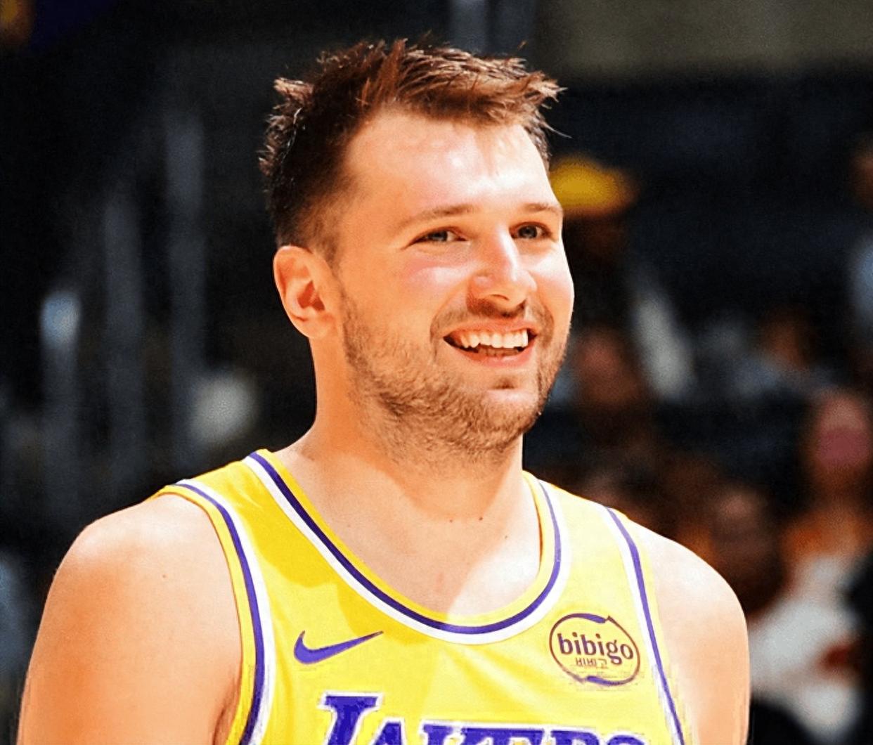 包含东契奇爆冷击败巴黎圣日耳曼穆雷爆冷击败加拿大队，连对手都承认：山东泰山远射贴柱备战足总杯的词条